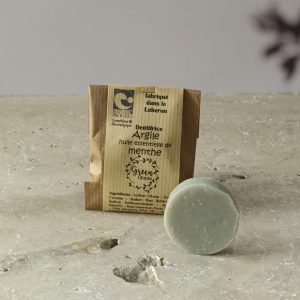 Dentifrice solide à l'huile essentielle de menthe - ingrédients 100% d'origine naturel nettoie en douceur, sans agresser l’émail et laisse une sensation de fraîcheur durable. Il est écologique et économique