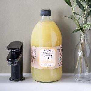 Savon de douche artisanal bergamote petitgrain bigarade – fabriqué à la savonnerie artisanale du Luberon à Ansouis. Cosmétique naturel zéro déchet, formulé avec des ingrédients issus de l’agriculture biologique – parfumé, frais, rond, boisé et respectueux de la peau.