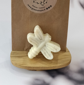 Savon solide artisanal au lavandin – fabriqué à la savonnerie artisanale du Luberon à Ansouis. Cosmétique naturel zéro déchet, formulé avec des ingrédients issus de l’agriculture biologique – doux, hydratant et respectueux de la peau.