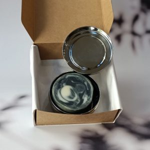Coffret Cadeau Routine Beauté - Ce coffret comporte un savon solide 100% d'origine naturelle à l’eucalyptus et au cèdre fabriqué artisanalement à Ansouis dans le Lubéron